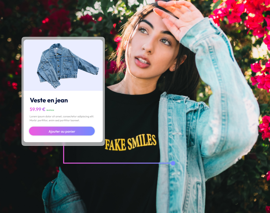 Jeune femme ayant acheté une veste en jean sur un site e-commerce btoc créé avec Gezy