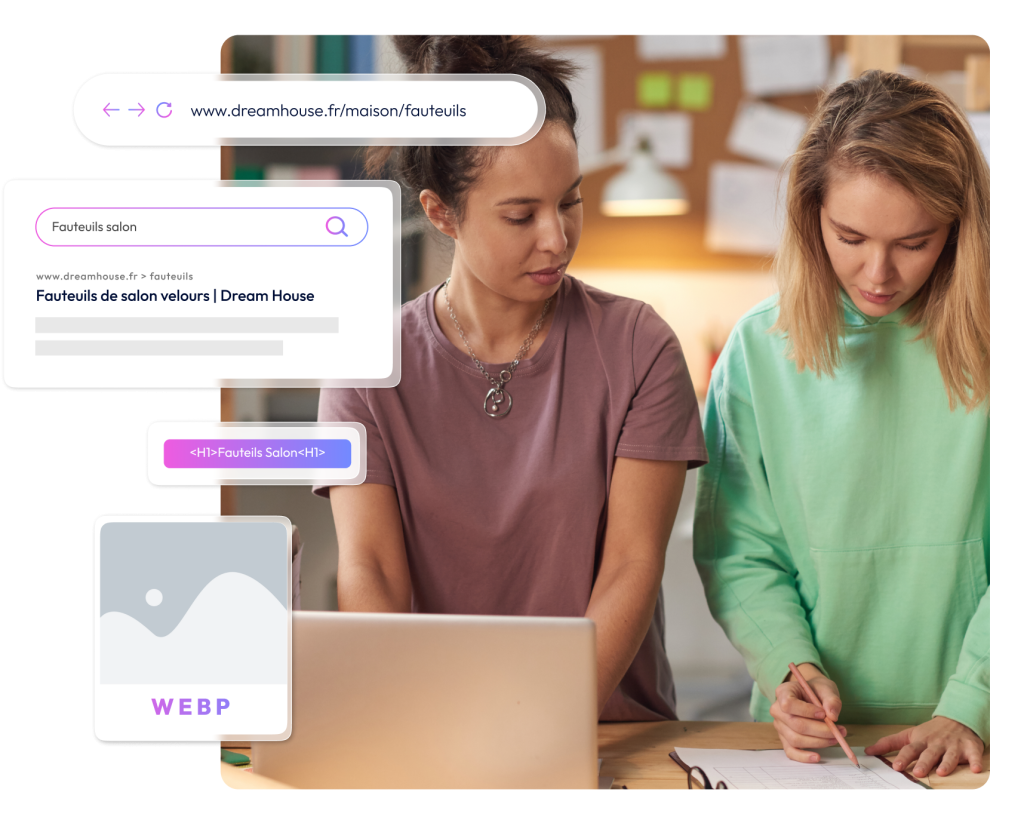deux e-commerçantes travaillant sur l'amélioration de la visibilité et du référencement de leurs site e-commerce